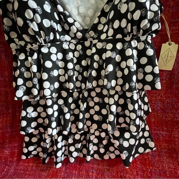 Swim Suit Top Size 24 St. John Bay NWT Ruffles Adjustable Straps Bra Black/White - Picture 3 of 11